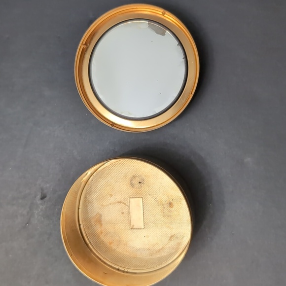 Vintage Brass Round Trinket Box/Pill Box with Faux Amethyst Jewel. - Picture 5 of 9